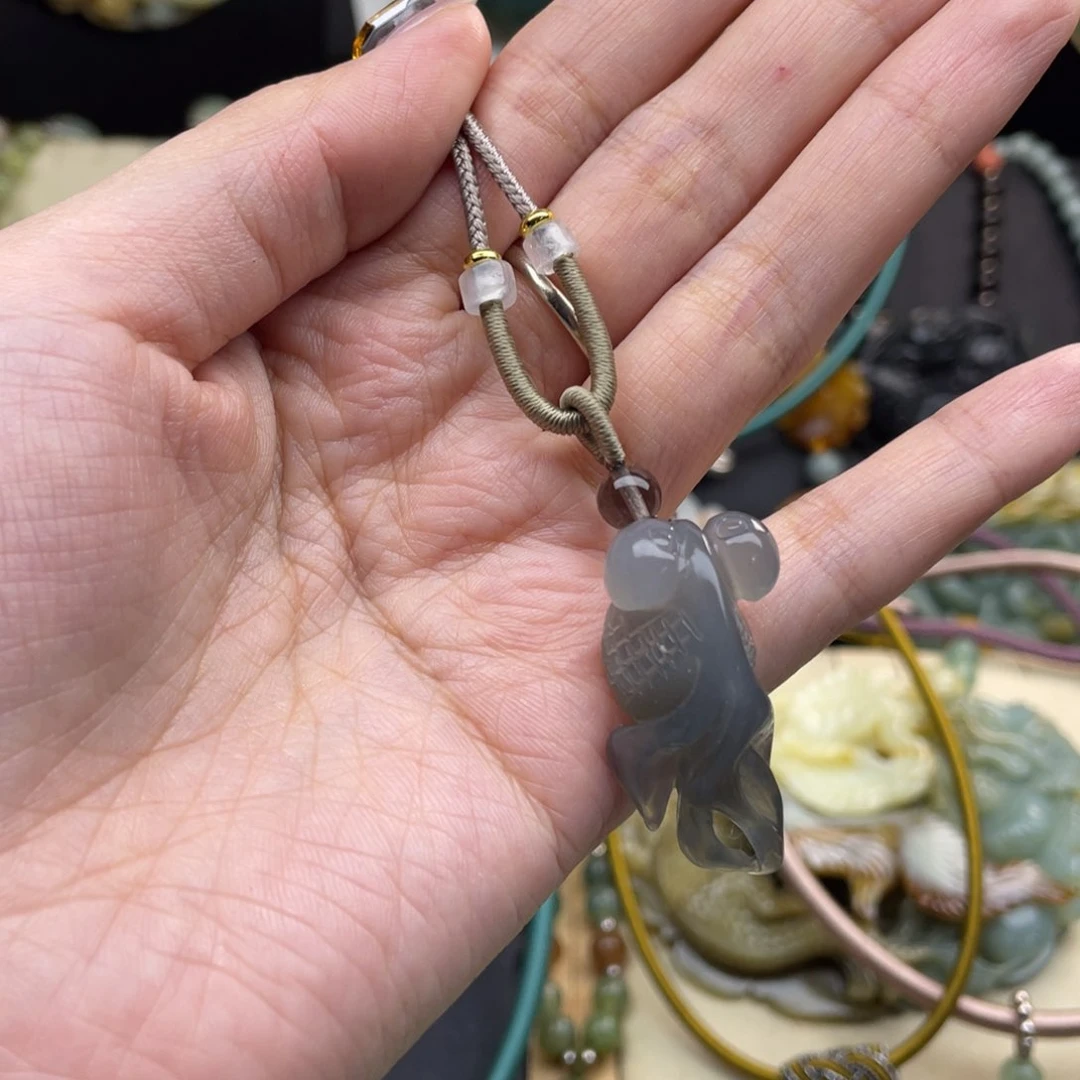 蛇纹石玉颈饰未镶嵌