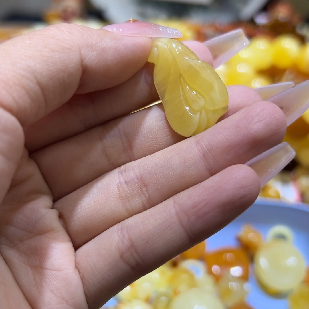 琥珀珠宝奇石未镶嵌