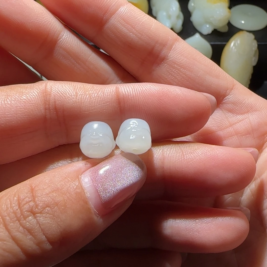 胖***福和田玉未镶嵌颈饰