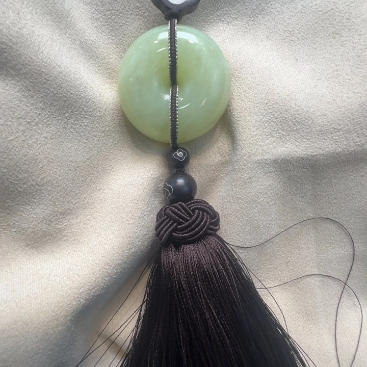 岫岩老玉（透闪石质玉）车挂未镶嵌三**律