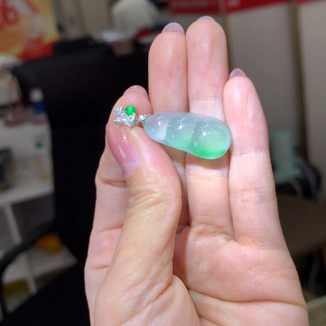 18K金镶嵌挂件翡翠菲不退不换