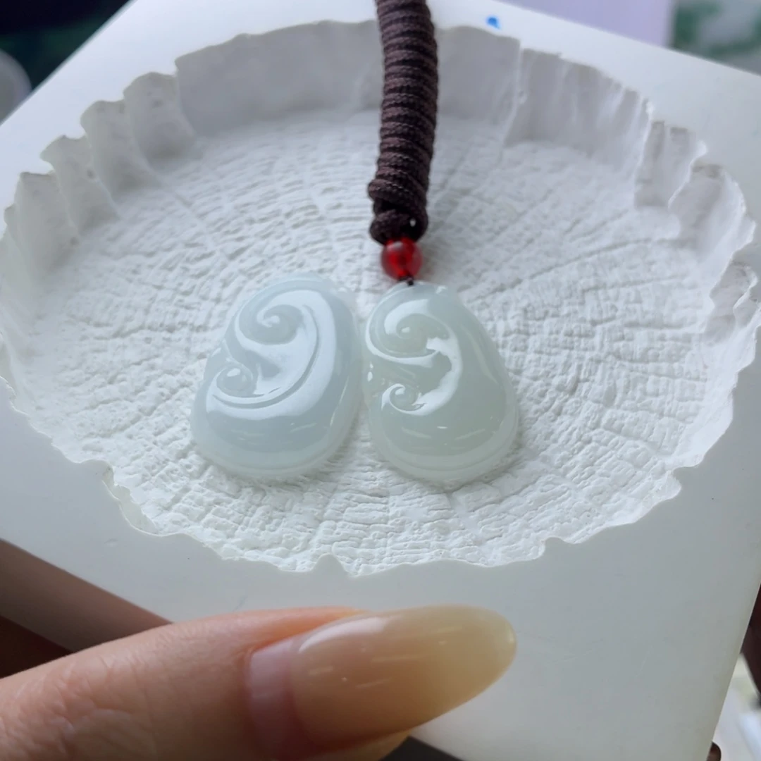 翡翠未镶嵌颈饰如意