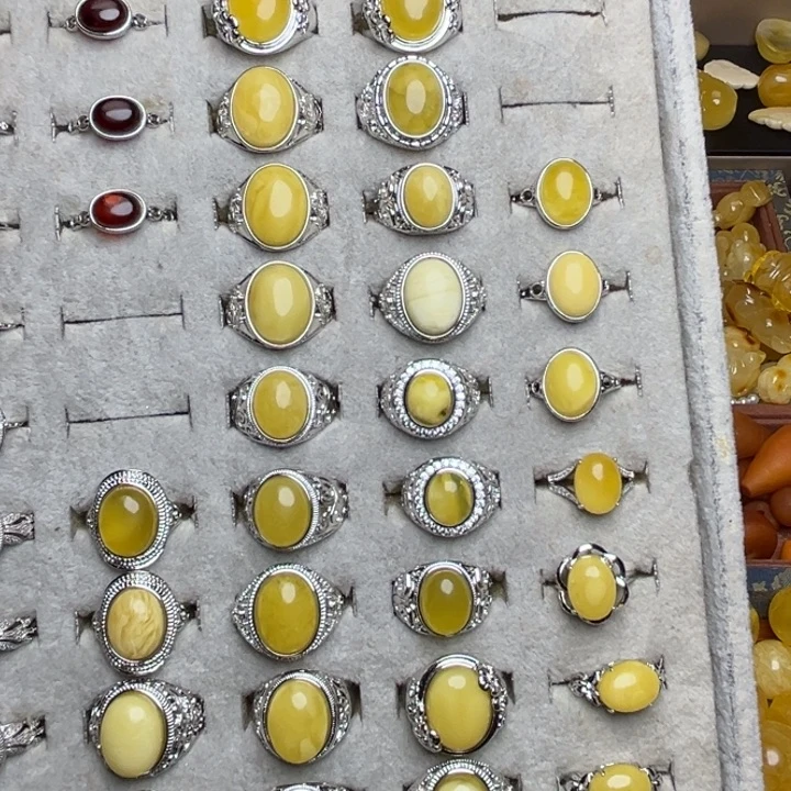 蜜蜡未镶嵌珠宝奇石鸡油黄妖花戒指一个