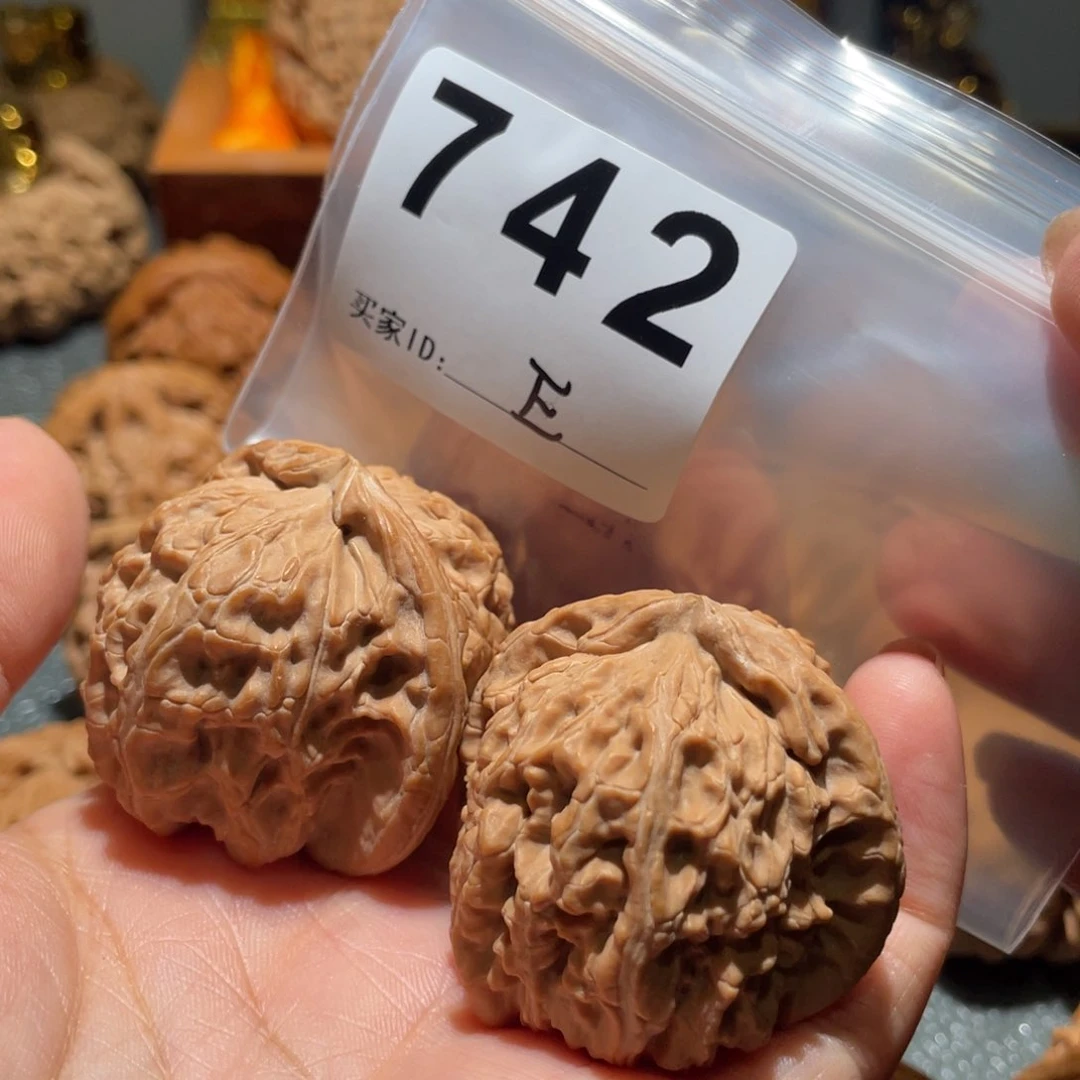 文玩核桃把件二*七白狮子