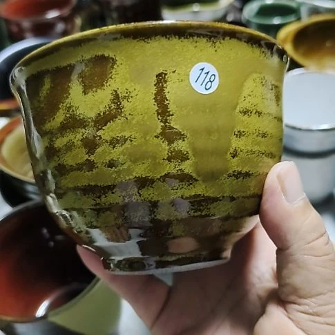 瓷片瓷片，各种摆件，均有瑕疵。沙锅！