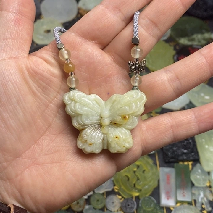 蛇纹石玉颈饰合金