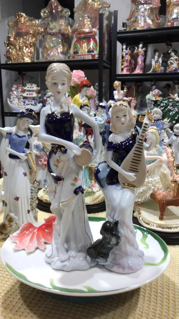 西洋美女瓷偶一对儿 腰鼓和琵琶