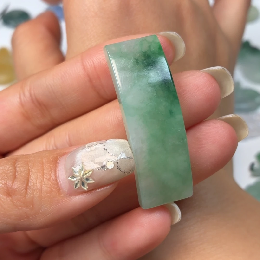 定制翡翠未镶嵌手牌