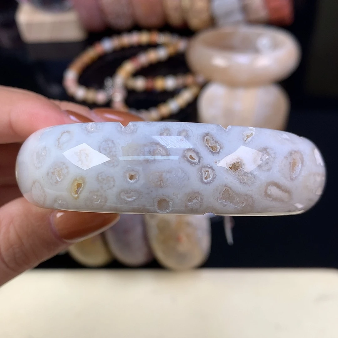 【闪购商品】颈饰未镶嵌硅化珊瑚（珊瑚玉）上新手镯56.1（24号）