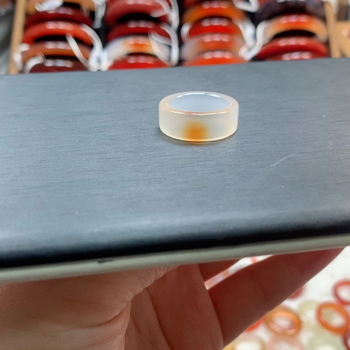 玛瑙/玉髓手镯未镶嵌旯*