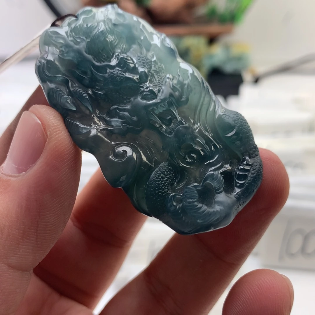 颈饰未镶嵌翡翠龙牌