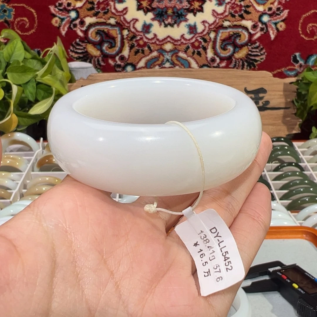 未镶嵌手镯和田玉新疆羊脂白玉手镯 23宽胎12厚装 矿主首选