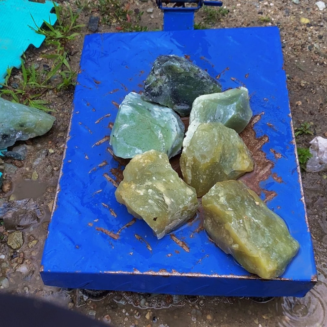蛇纹石玉未镶嵌珠宝奇石雷*
