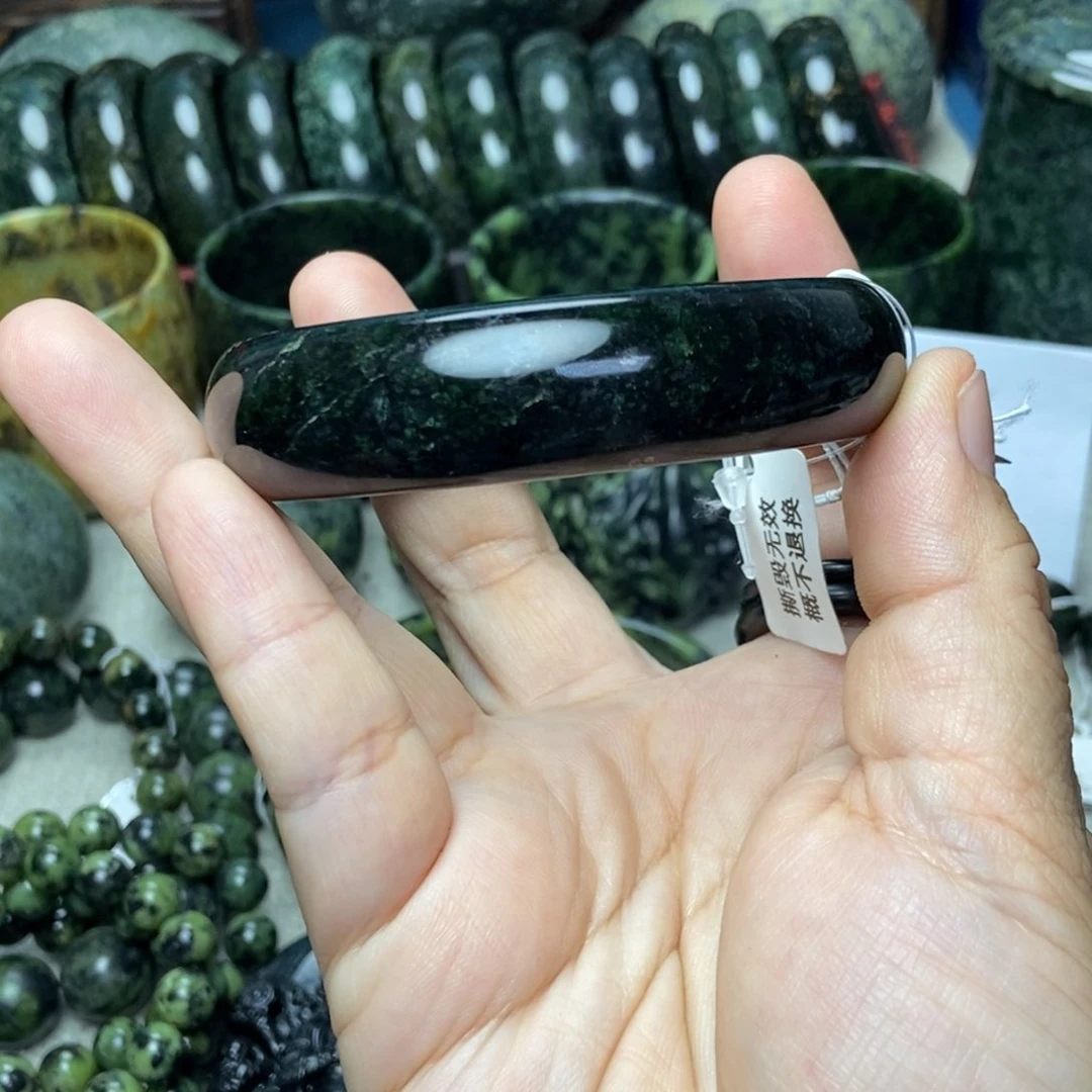 蛇纹石玉未镶嵌手镯金**光