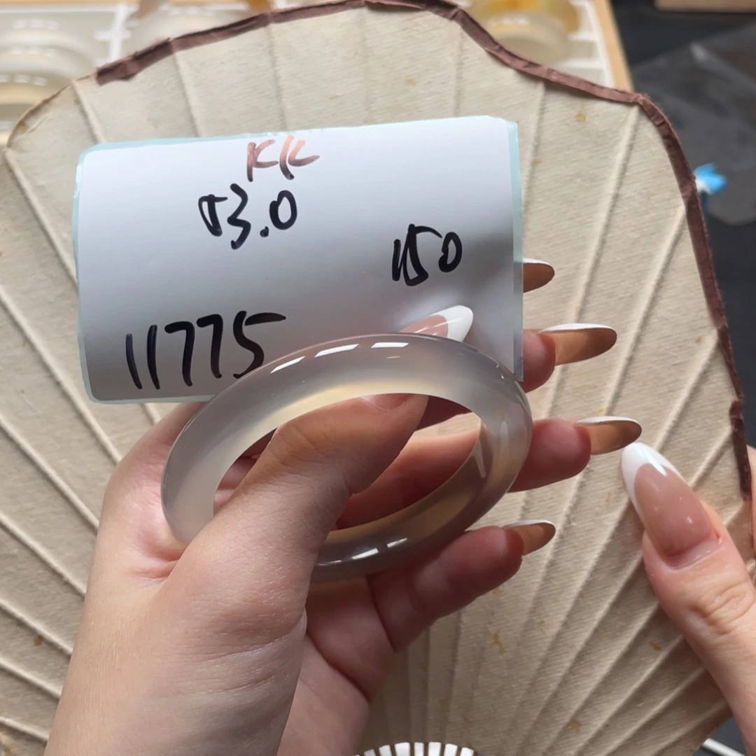 K***.玛瑙/玉髓手镯未镶嵌11775