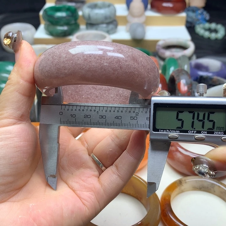 未镶嵌手镯石英质玉