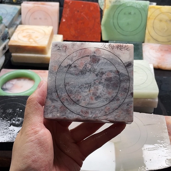 石英质玉未镶嵌手镯定制