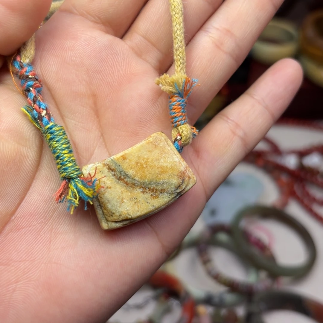 岫岩河磨玉（透闪石质玉）颈饰未镶嵌