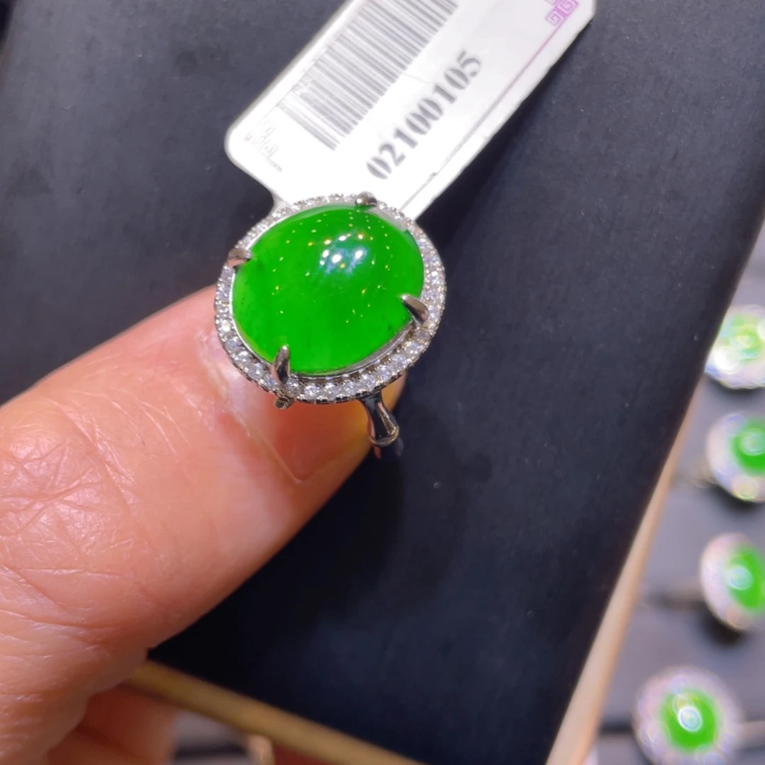 翡翠未镶嵌颈饰戒指