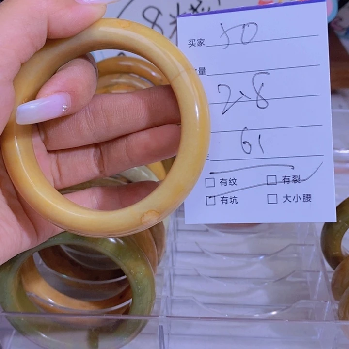 蛇纹石玉手镯未镶嵌不**弃