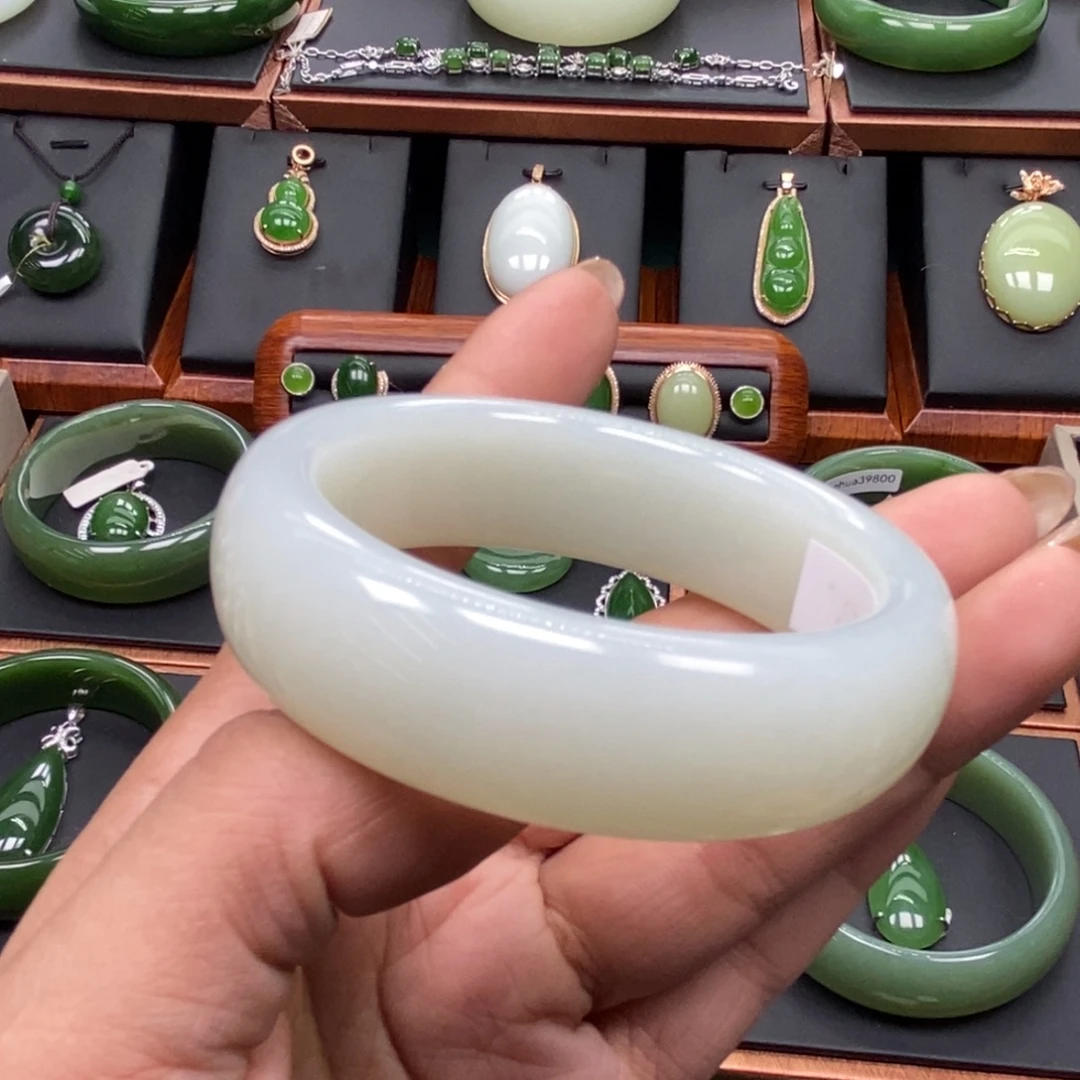 和田玉未镶嵌手镯