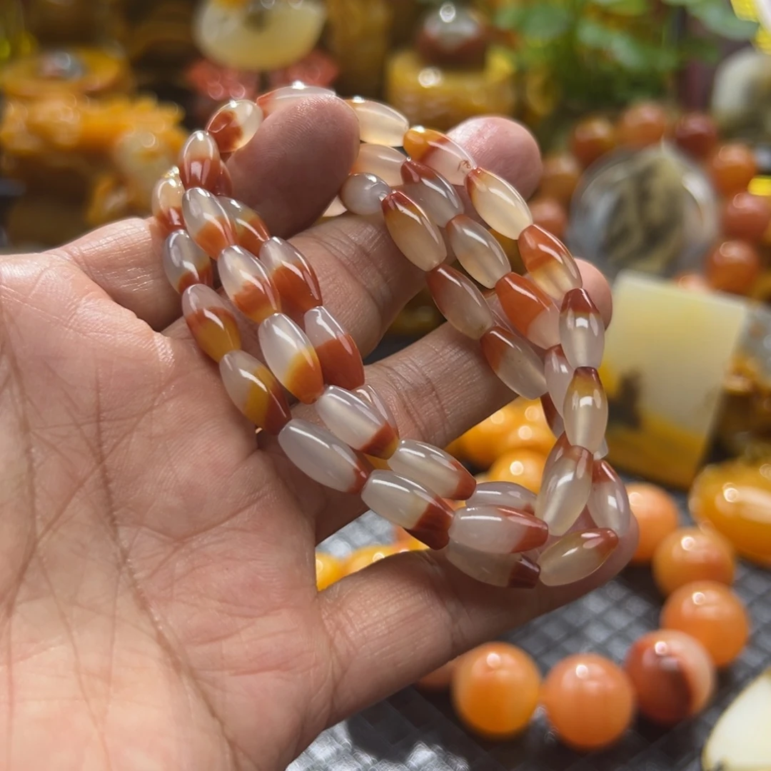 石英质玉未镶嵌颈饰