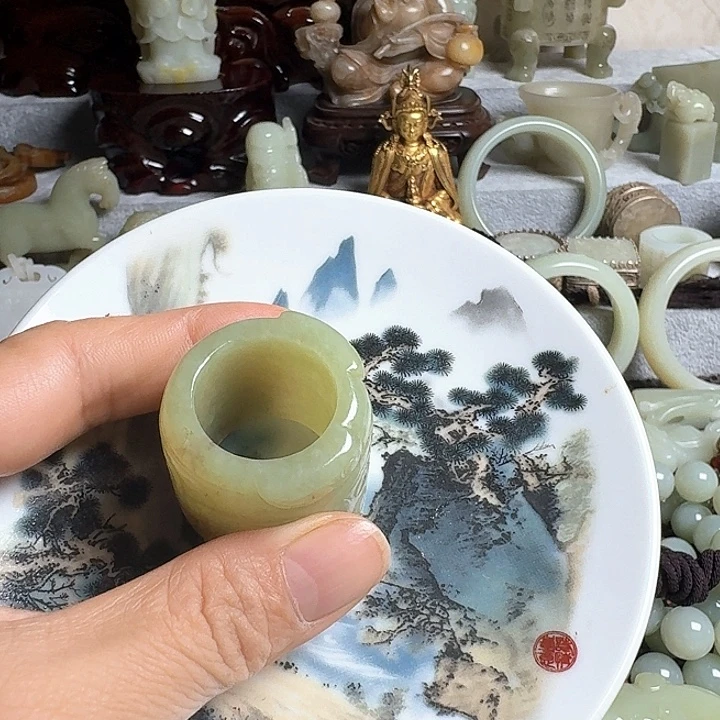 大***子瓷片新号开播瓷盘一件