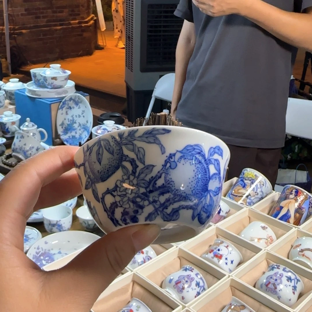 景德镇手绘青花五桃杯