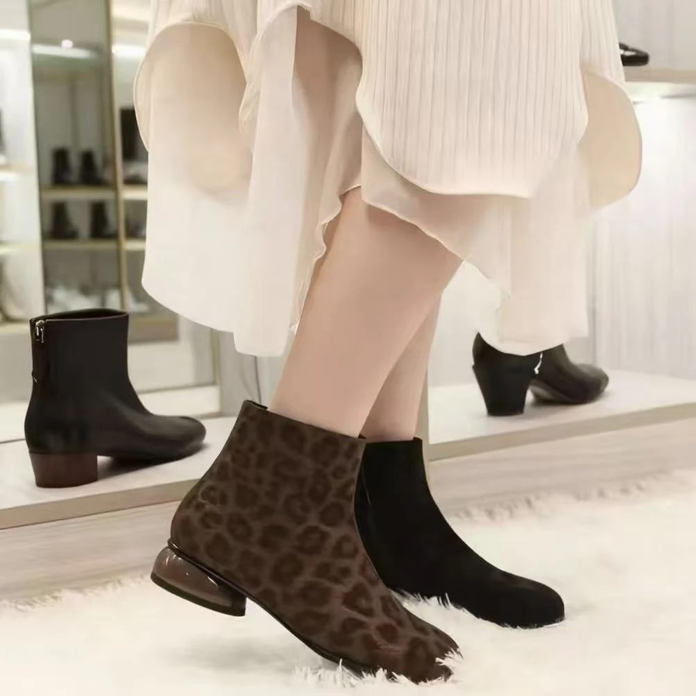 【品牌力荐】法式豹纹短靴女2025新款百搭复古低跟软底瘦瘦靴8119