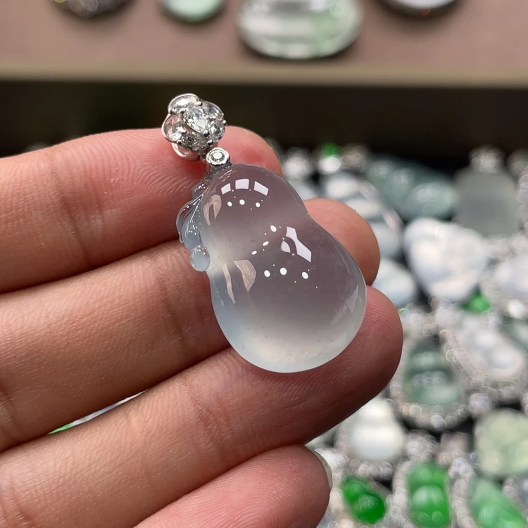 翡翠18K金镶嵌颈饰佛公