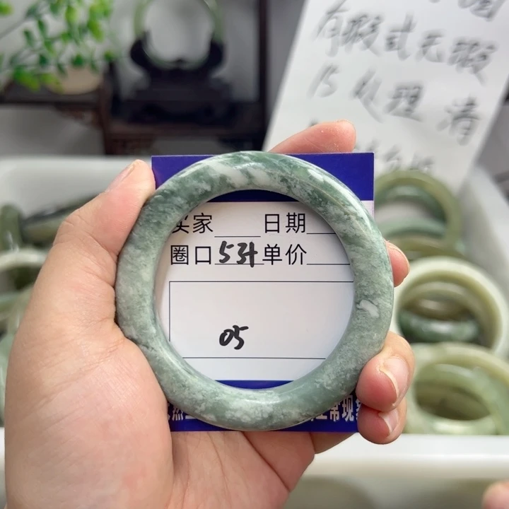 岫玉未镶嵌手镯j h j j j k