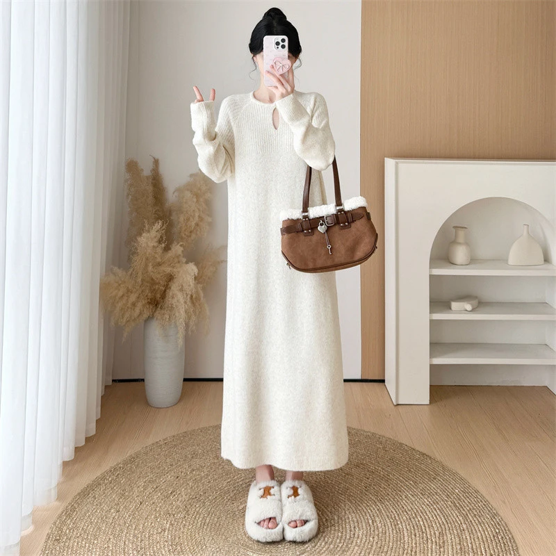 氛围感珍珠一粒扣软糯针织连衣裙子女2025秋冬新款大衣内搭毛衣裙