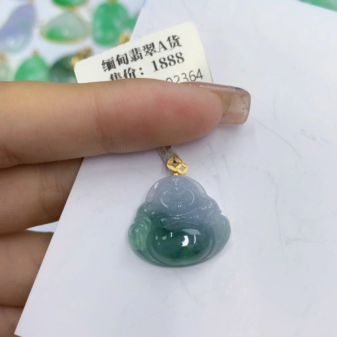 翡翠18K金镶嵌颈饰翡翠
