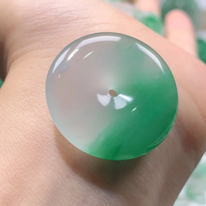 颈饰未镶嵌石英质玉偷****1天然非洲翠