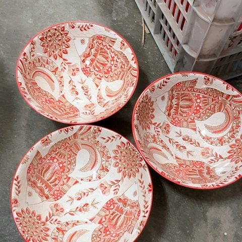 微瑕，不能明火，口径20厘米，高度8，3个斗笠碗鱼