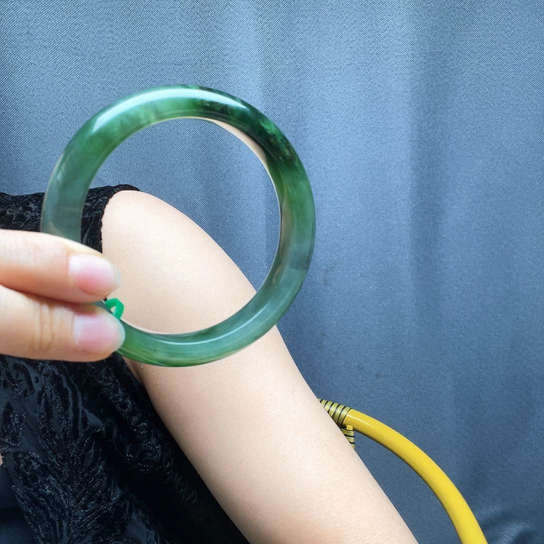 和田玉手镯未镶嵌y****1