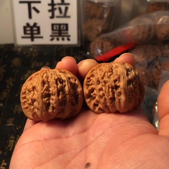 文玩核桃把件闷白39mm