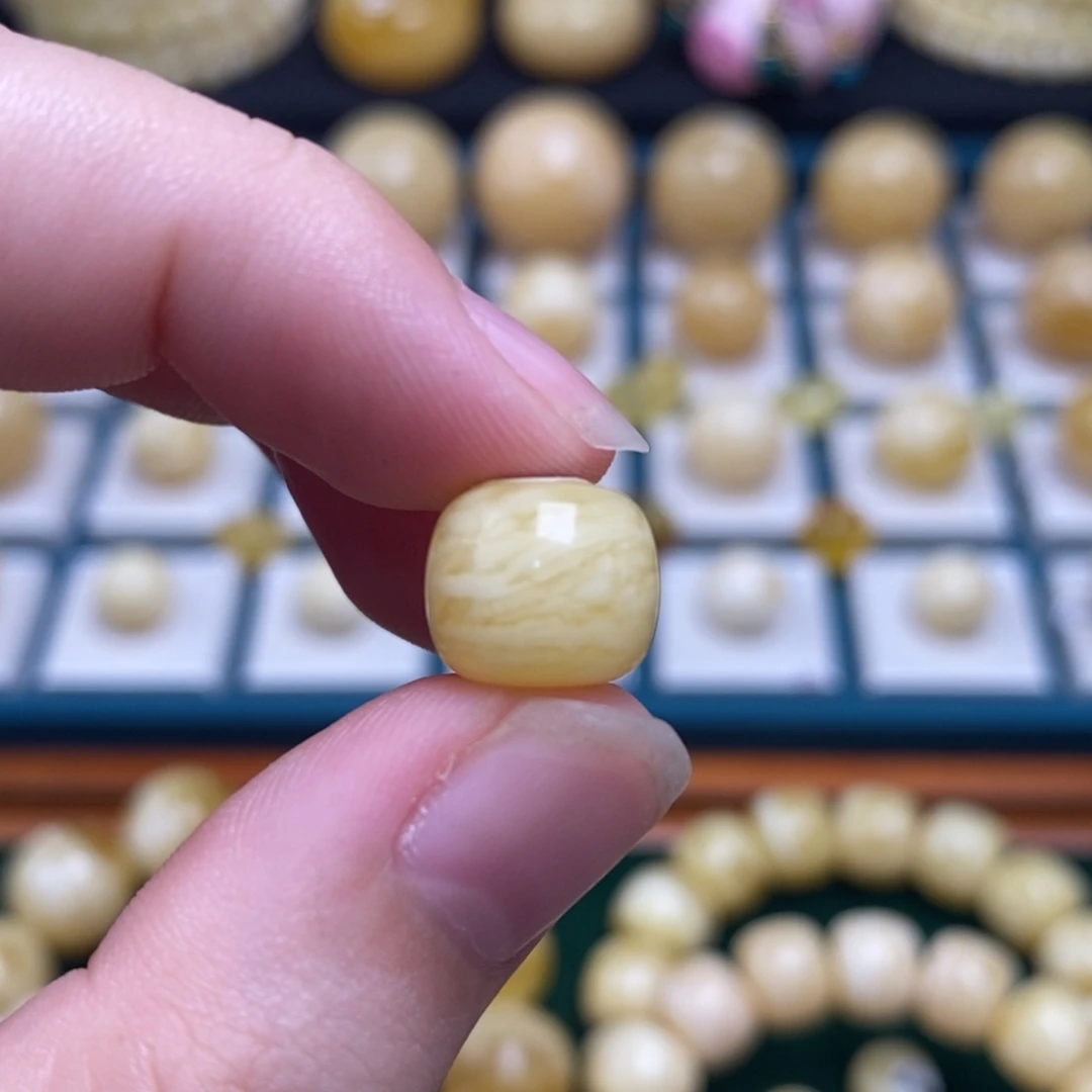 @***呀蜜蜡未镶嵌珠宝奇石