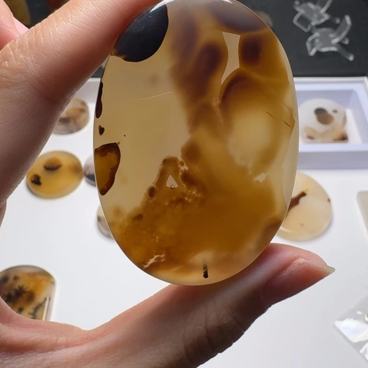 玛瑙/玉髓未镶嵌珠宝奇石