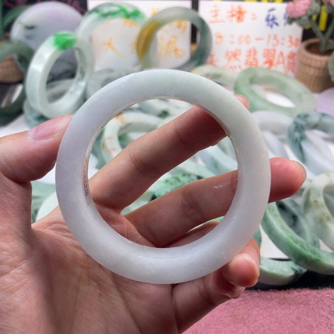 定制翡翠未镶嵌纯天然A货翡翠手镯飘一抹果绿53-55