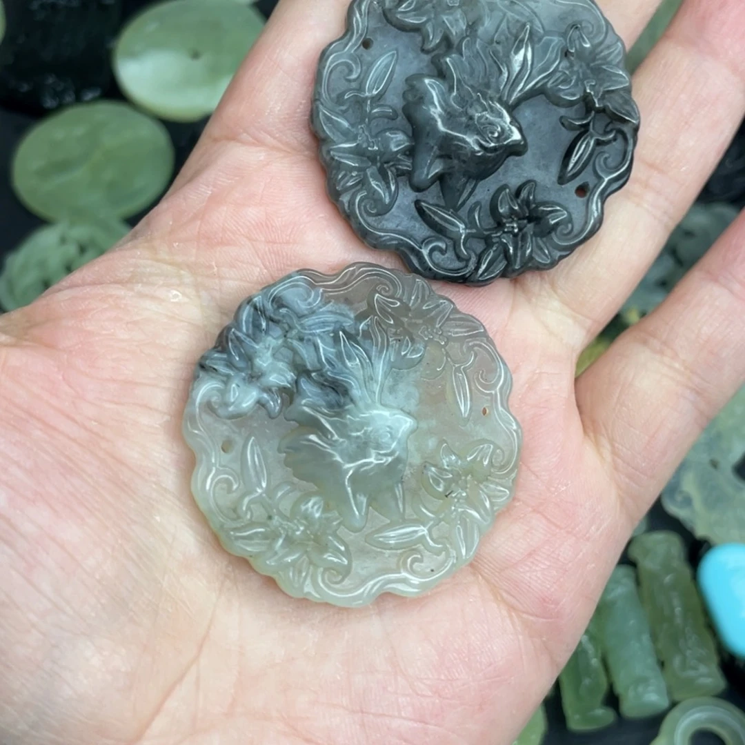 岫玉未镶嵌颈饰狐狸