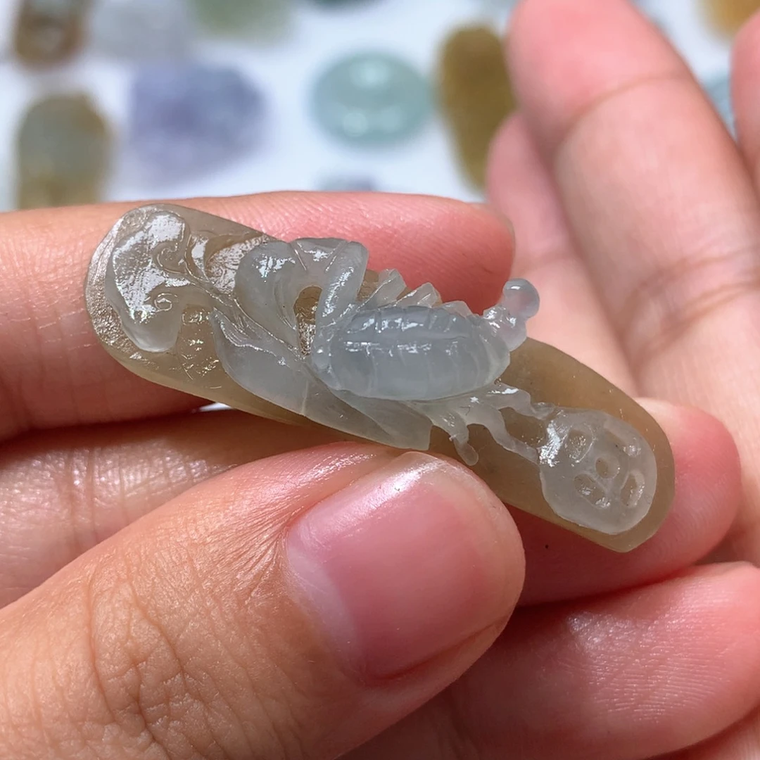 未镶嵌定制翡翠蝎子手牌