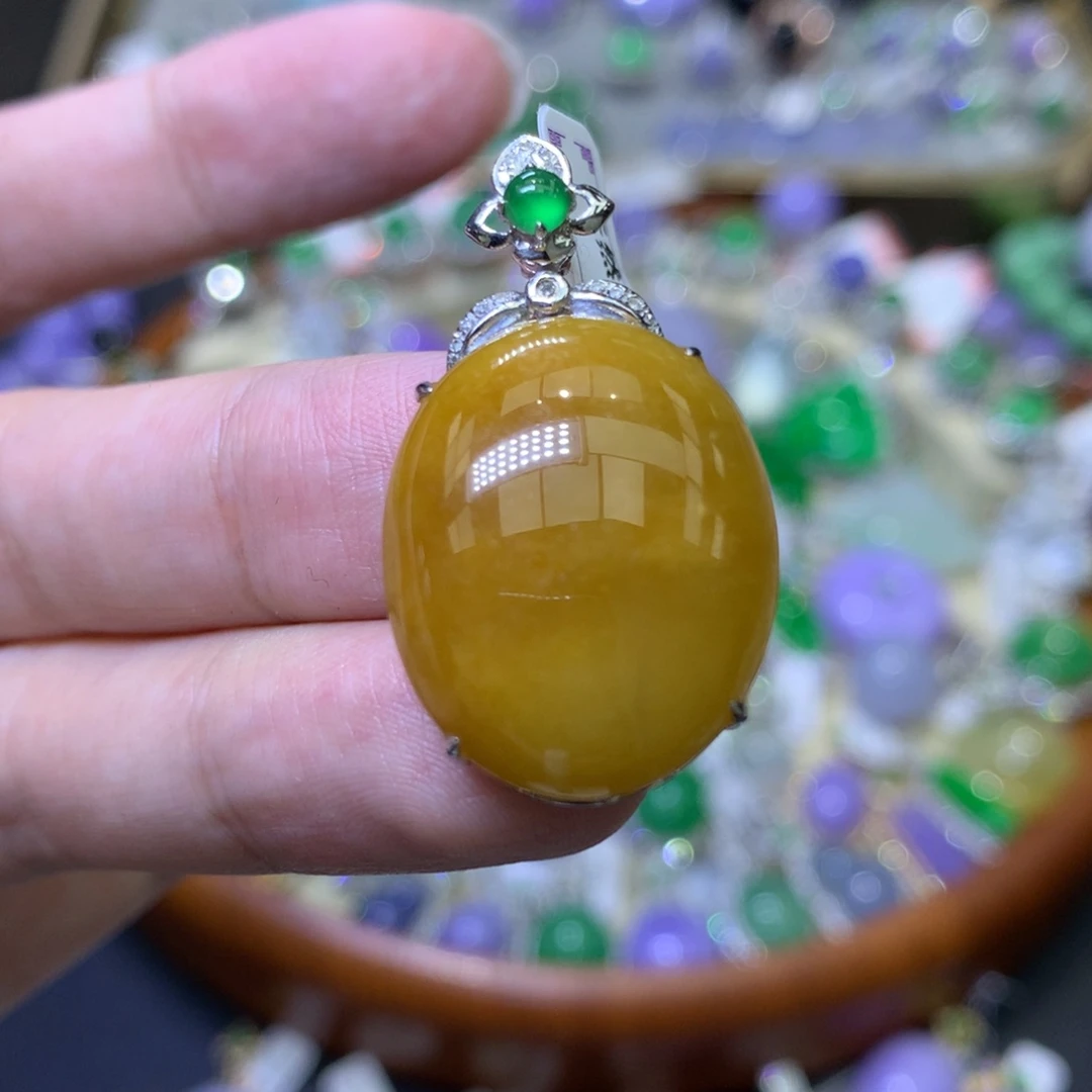 颈饰18K金镶嵌翡翠