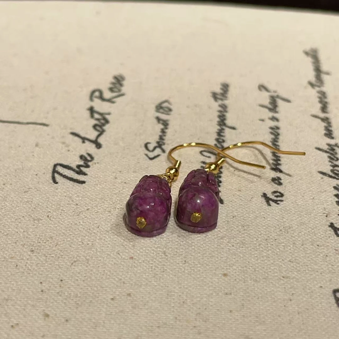 南非舒俱来酱红貔貅耳钩S925（谒影）AZB10596