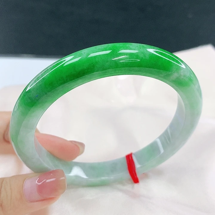 翡翠未镶嵌手镯圈63，0B031