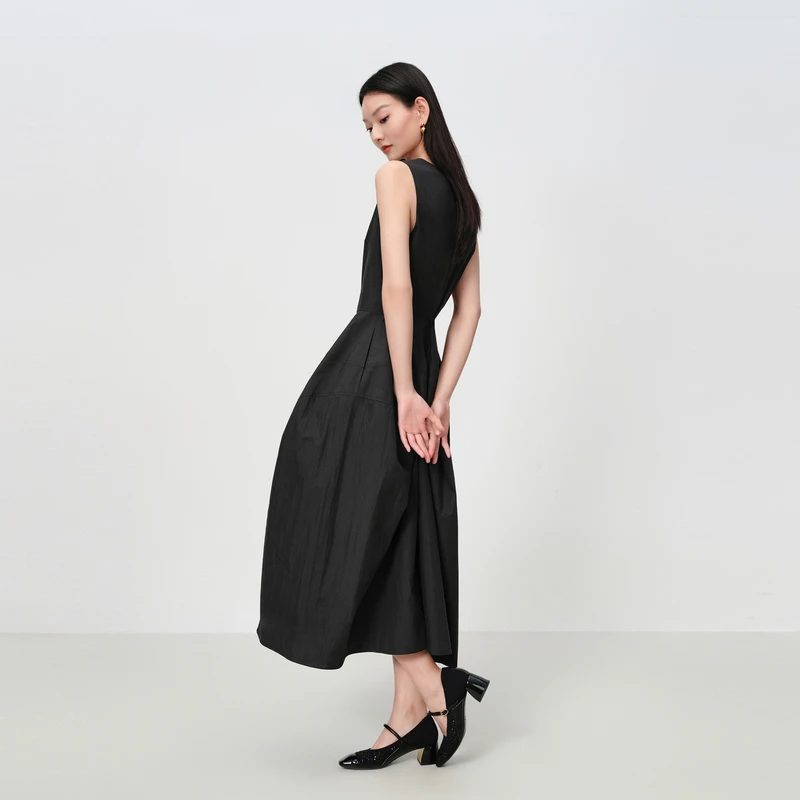 EP雅莹 无袖圆领棉质收腰A摆小黑裙连衣裙 2025新款女装4119A