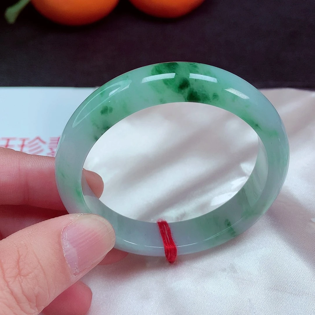 翡翠手镯（圆镯）未镶嵌圈口56