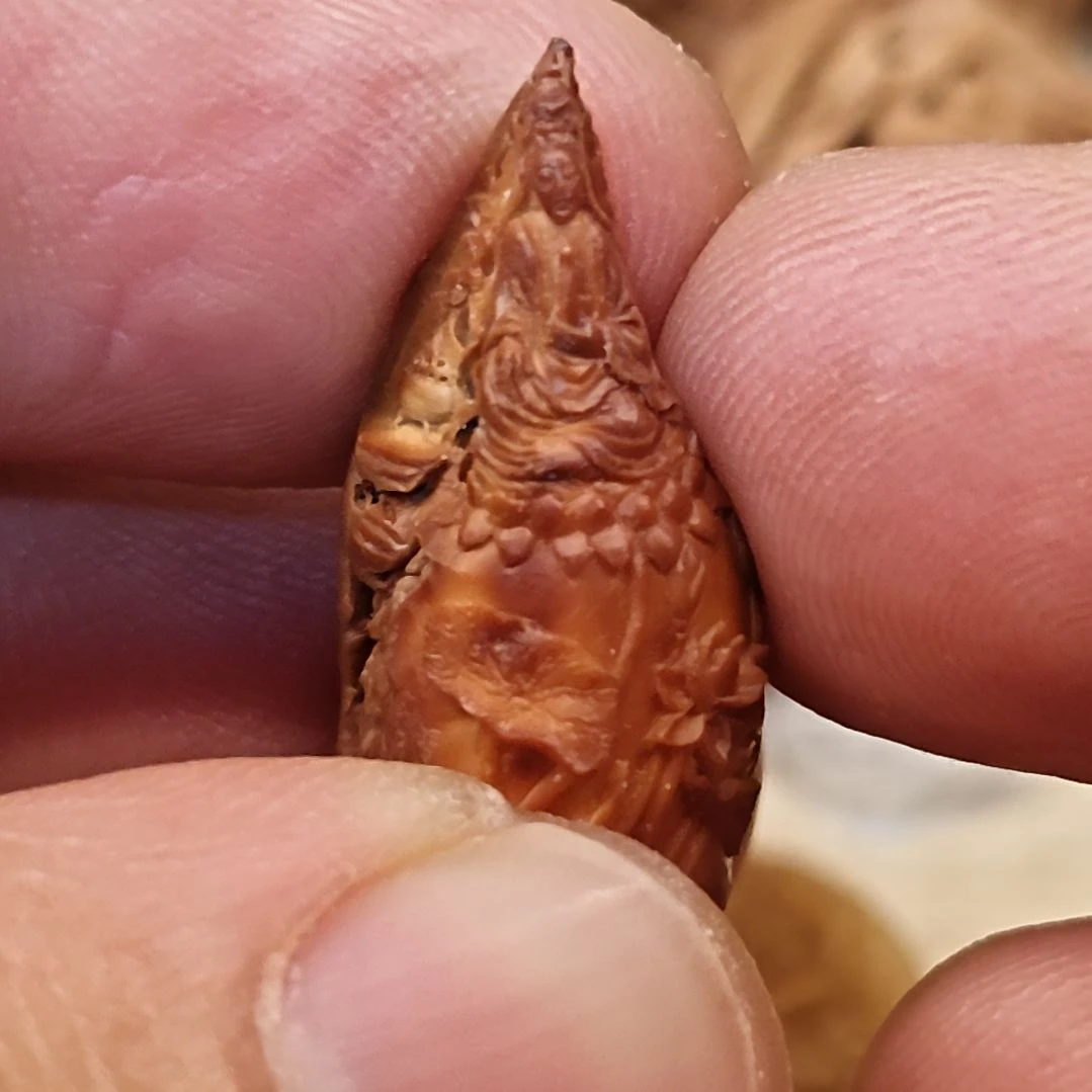 核桃吊坠秋子纯手工雕刻莲台观音