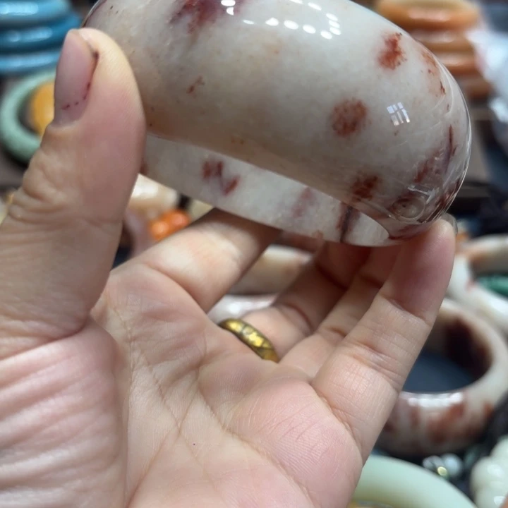 贵***涵石英岩玉合金颈饰