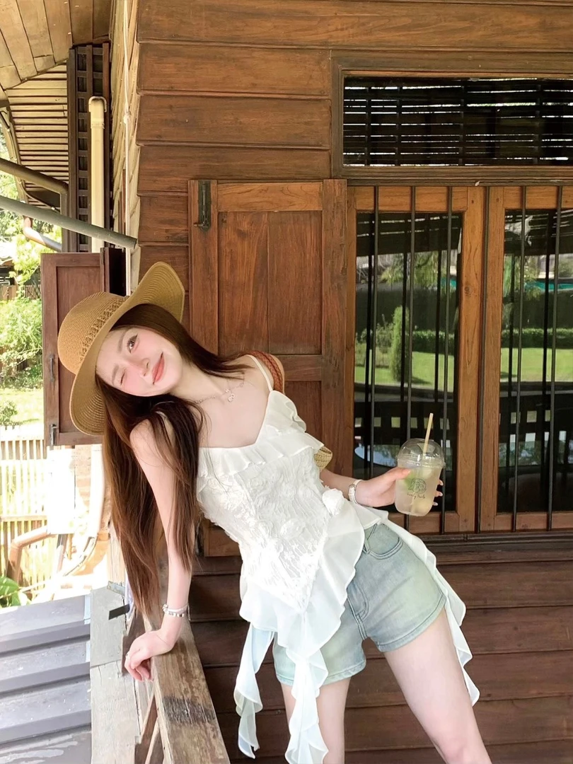 2025夏季新款白色荷叶边吊带上衣背心短款飘带度假风韩系甜辣穿搭